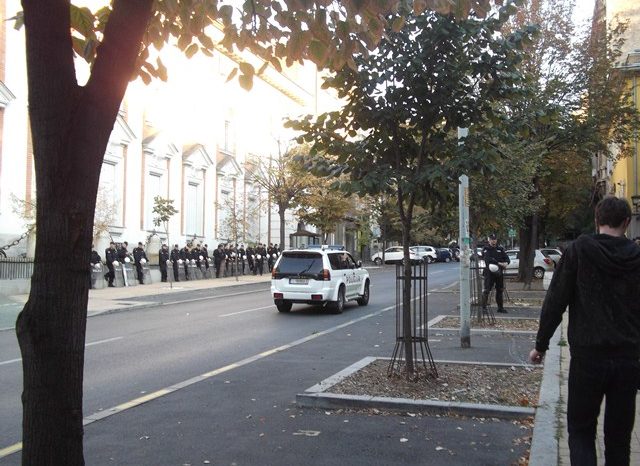 EKSKLUZIVE/Ekspozita qe portretizon Krishtin mbahet nen masa te rrepta sigurie ne Beograd