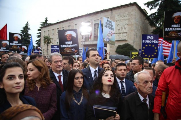 Berisha nis fushatën elektorale me tritol (?), shkruan Mero Baze