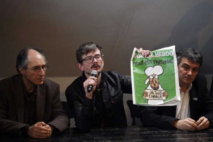 Numri i ri i Charlie Hebdo, rradhë të gjata për ta blerë