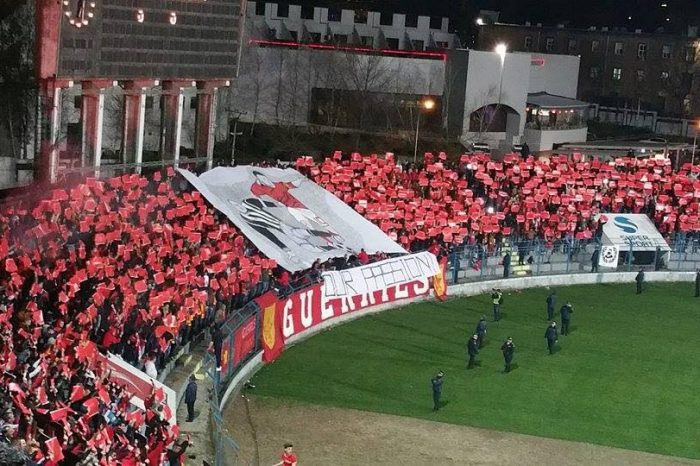 Populizmi dhe turmat e protestave dhe stadiumeve