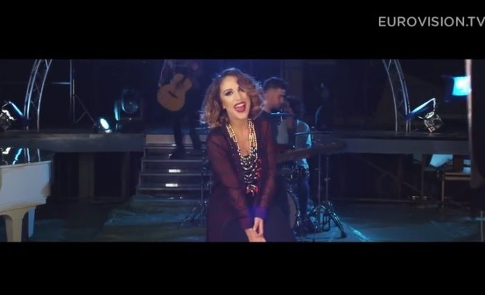 Elhaida Dani nxjerr versionin shqip të "I'm alive" (VIDEO)