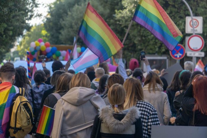 Mali i Zi shikon potencialin e turizmit pas legalizimit të partneritetit mes çifteve LGBTI+